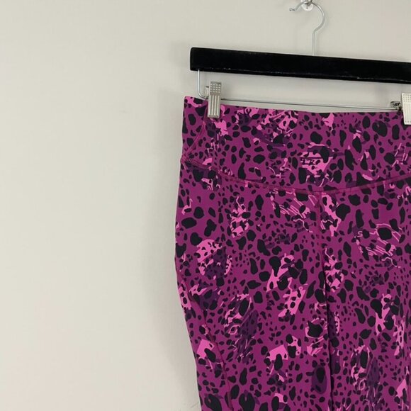 Lululemon Base Pace High Rise Tight in Cheetah Camo Magenta Size 10 - Picture 5 of 8